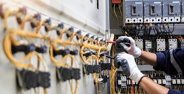 Professional Electrician technician working in Mountain View, MO